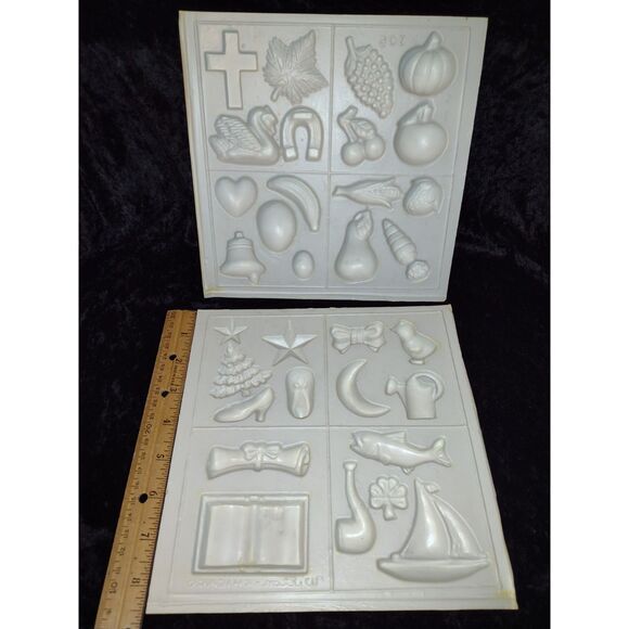 Vintage Lot Wilton White Plastic Sugar Candy Molds Decorations Holiday Uncut - Picture 2 of 9